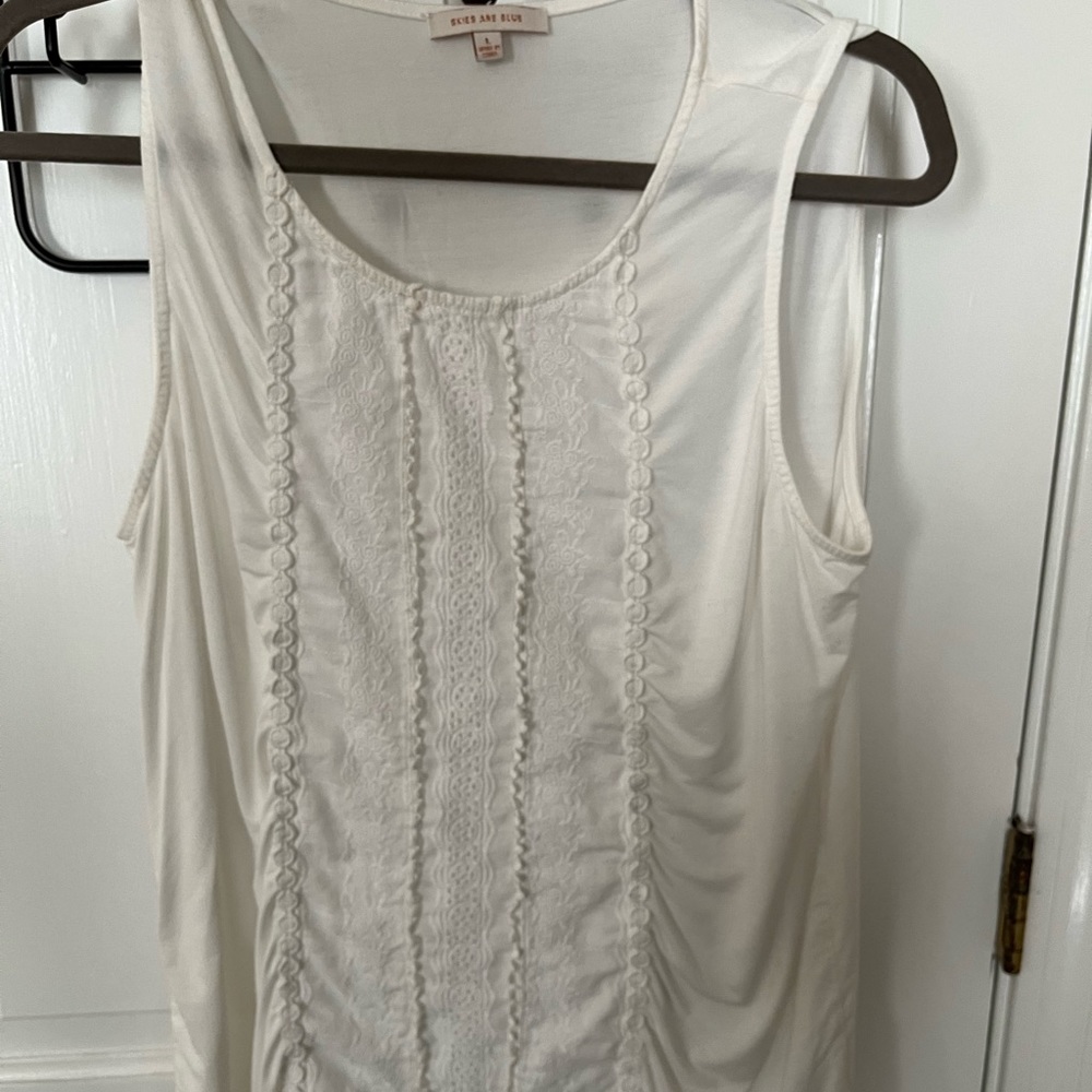 Skies are Blue embroidered top size Large